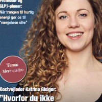Forsiden af Hud & Helse 3 2025 med kognitiv kostvejleder Katrine Gisiger på forsiden.  